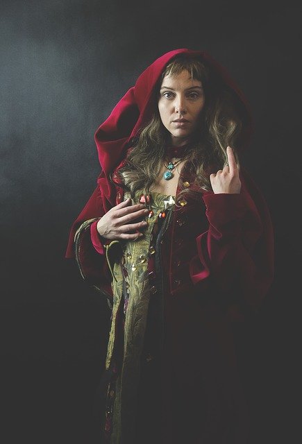 Middle Ages Sovereign Woman  - KHphotography / Pixabay